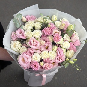 Букет "Мэрилин" из эустом и кустовых пионовидных роз в Шатуре