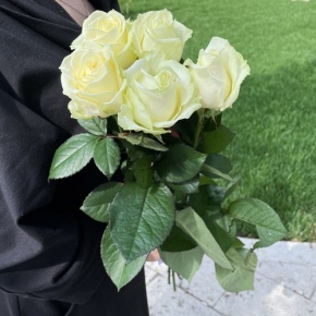 Букет из 5 белых роз (70 см) в Шатуре