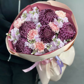 Букет "Софи" из хризантем Бигоуди, диантусов и ароматных маттиол в Шатуре