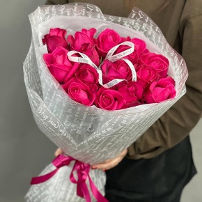 Букет "Джозефина" из 15 малиновых роз (50 см) в Шатуре