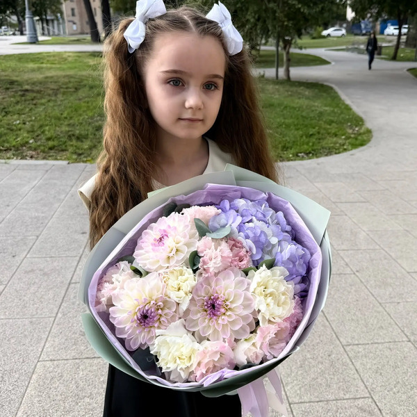 Букет на 1 сентября из сиреневой гортензии и георгин в Шатуре