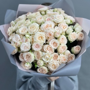 Букет "Кремовый микс" из 25 кустовых роз (50 см) в Шатуре