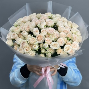 Букет из 35 кремовых кустовых роз (50 см) в Шатуре