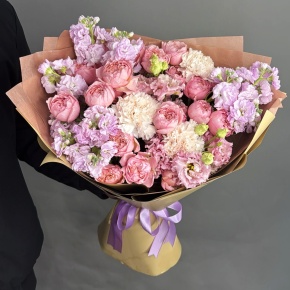 Букет "Амели" из ароматных маттиол, пионовидных кустовых роз Джульетта  эустом и диантусов в Шатуре