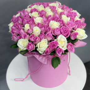 Композиция в шляпной коробке из 151 розы кения микс в Шатуре