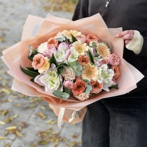 Букет "Лиссабон" из пионовидных роз, поновидных лилий и гербер  в Шатуре