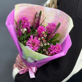 Букет "Вспышка" из гиацинтов, хамелациума и вероники в Шатуре