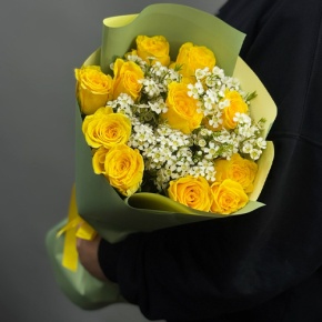 Букет "Нотка счастья" из лимонных роз и хамелациума (40 см) в Шатуре
