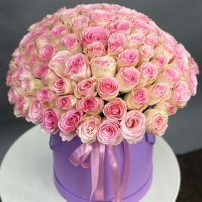 Композиция в шляпной коробке из 151 розы кения в Шатуре