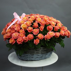 Композиция в корзине из 101 розы Мисс Пигги (50 см) в Шатуре