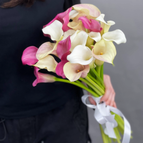 Букет из 21 каллы микс в Шатуре