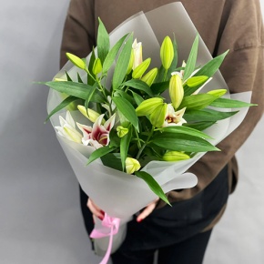Монобукет из 3 бело-розовых лилий в Шатуре
