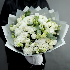 Букет "Маскарпоне" из роз, диантусов, эустом и гиперикума в Шатуре