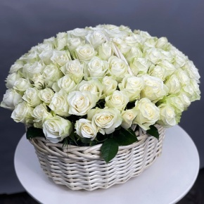 101 белая роза в корзине (40 см) в Шатуре