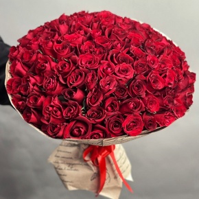 Букет 101 красная роза Кения в крафте (50 см) в Шатуре