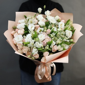 Букет "Полли" из эустом и кустовых пионовидных роз в Шатуре