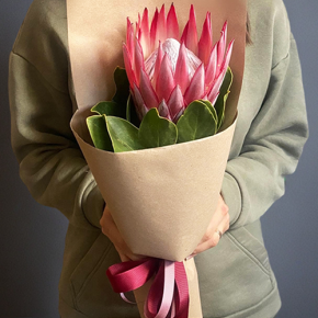 Букет из протеи в крафте в Шатуре