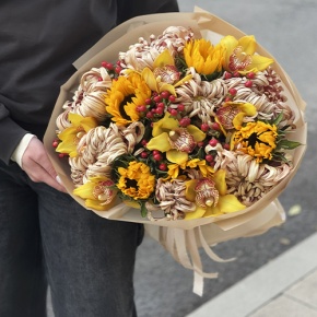 Букет "Биркин" из подсолнухов, орхидей, гиперикума, хризантем Виена в Шатуре
