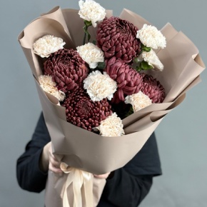 Букет из хризантем Бигоуди и диантусов в Шатуре