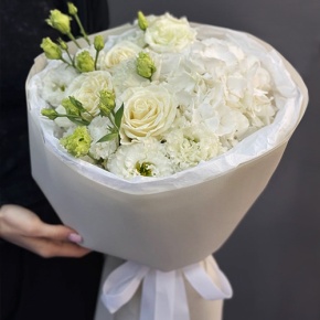 Букет "Нега" из Голландской гортензии, роз и эустом в Шатуре