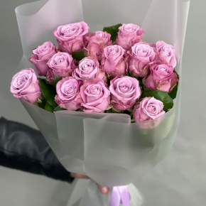 Монобукет из 15 малиновых роз Меритим (50 см) в Шатуре