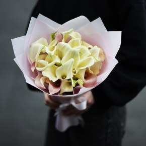 Букет из 25 калл нежный микс в Шатуре