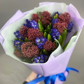 Букет "Твой яркий день" из гиацинтов и скиммии в Шатуре