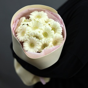 Букет из 13 белых гербер в Шатуре