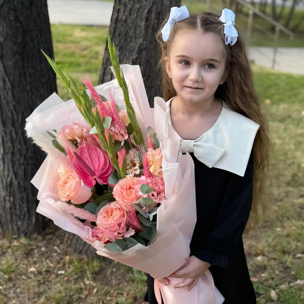 Букет на 1 сентября с гладиолусами, розами и антуриумом в Шатуре