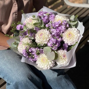 Букет "Совершенство" из георгин и ароматных маттиол в Шатуре