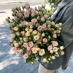 Букет из 31 кустовой розы микс (70 см) в Шатуре