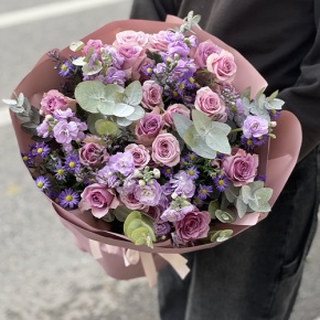 Букет "Хрустальный" из роз, астера и ароматных маттиол в Шатуре