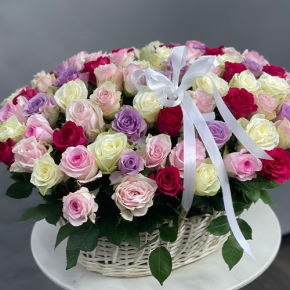 Композиция в корзине из 101 розы микс в Шатуре