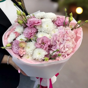 Букет "Табу" из хризантемы, Голландской гортензии и эустомы в Шатуре