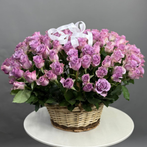 Композиция в корзине из 131 кенийской розы (40 см) в Шатуре