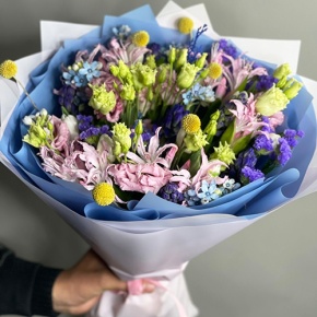 Букет "Загадка вечности" из гиацинтов, нерине, тюльпанов и оксипеталума в Шатуре