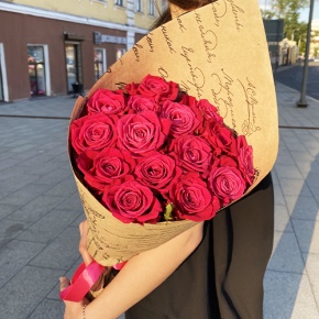 Букет из 15 роз Шангрила в крафте (60 см) в Шатуре