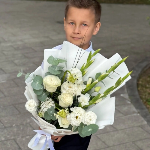 Букет на 1 сентября с гладиолусами, розами, эустомой и орнитогалумом в Шатуре
