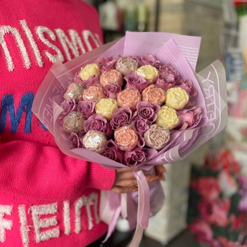 Букет из роз и шоколадных пионов в Шатуре