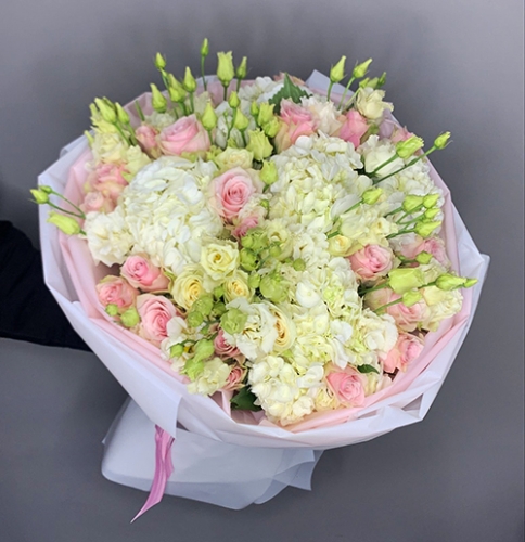 Букет "София" из гортензий, эустом и роз в Шатуре