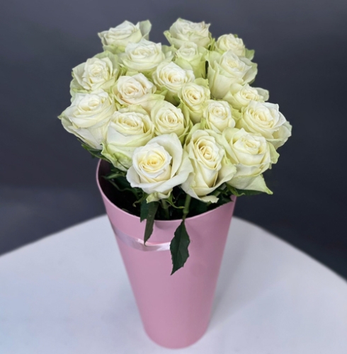 19 белых роз Кения в конусе в Шатуре